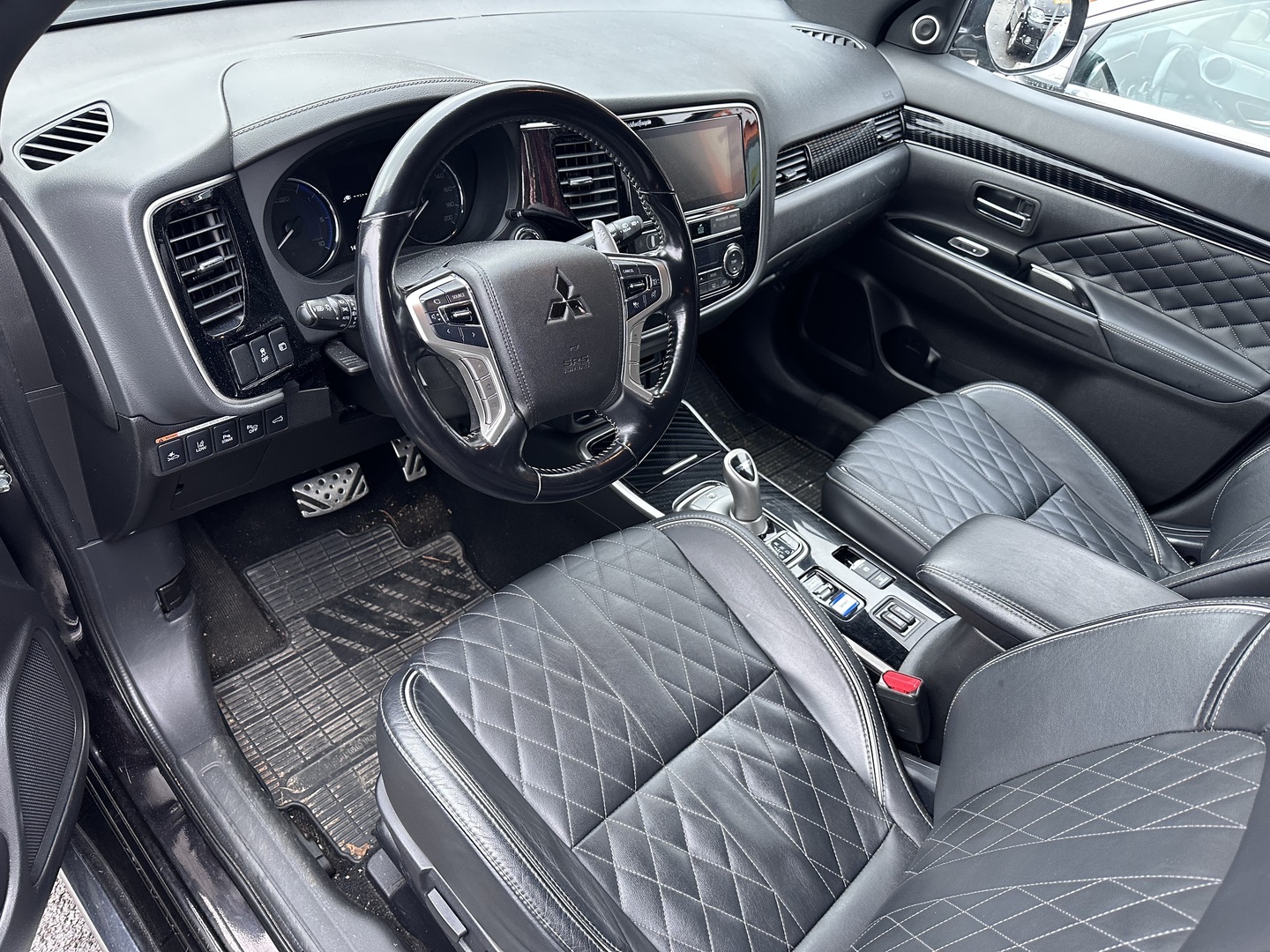 MITSUBISHI Outlander 2019