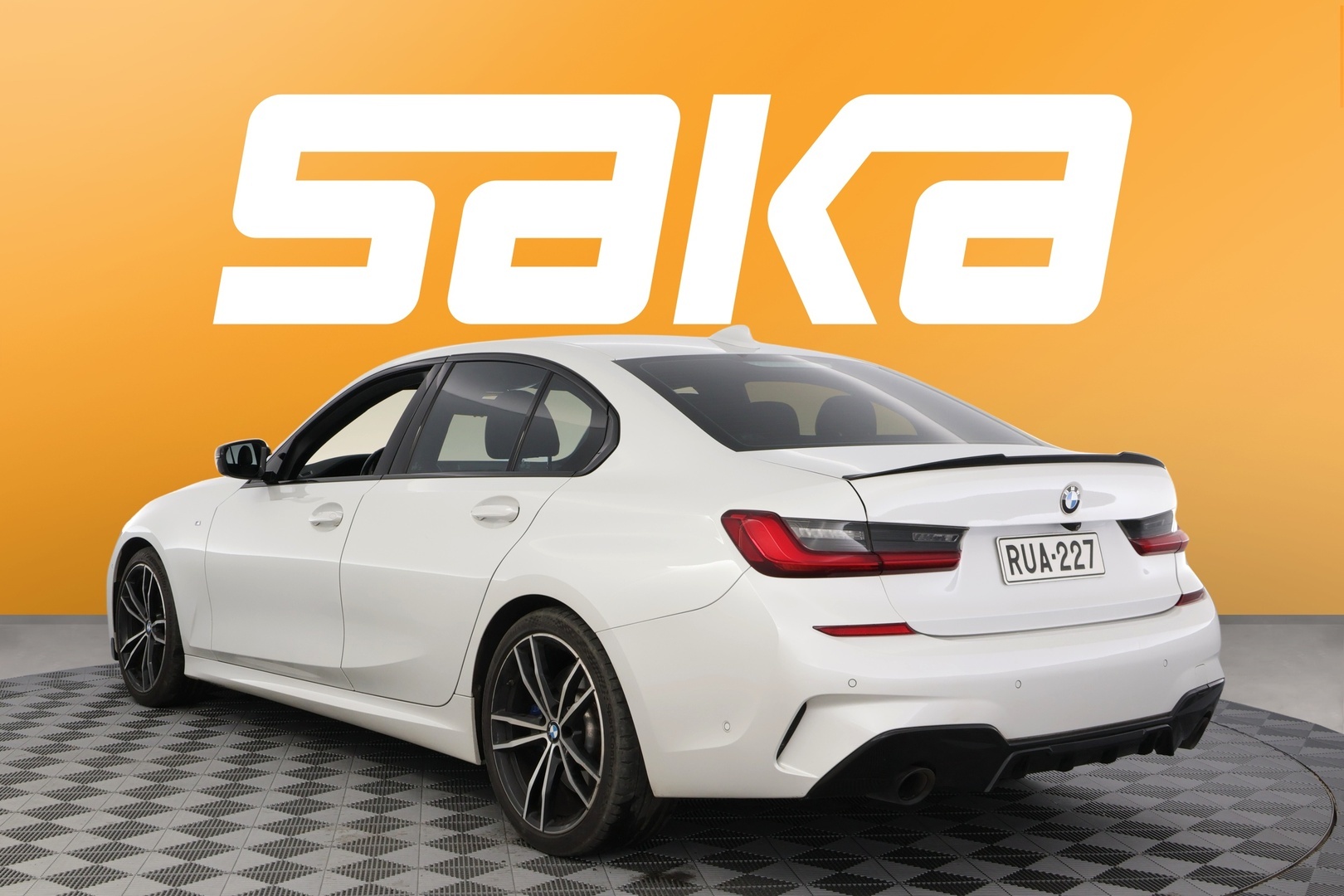 BMW 320 2019