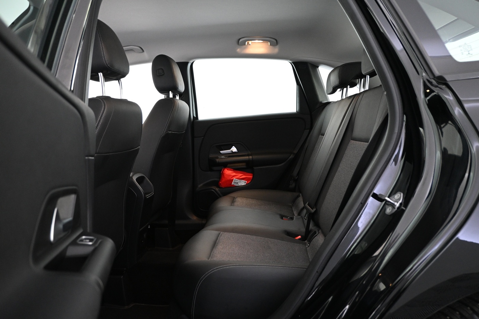 MERCEDES-BENZ B 2023