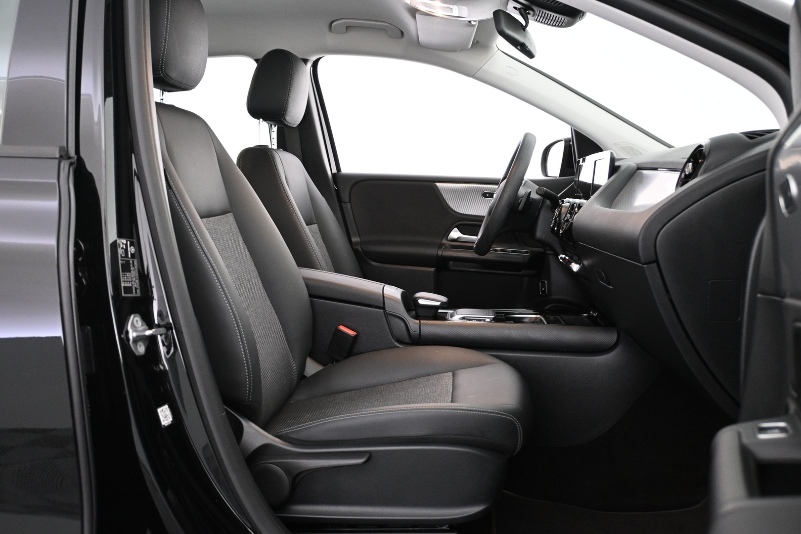 MERCEDES-BENZ B 2023