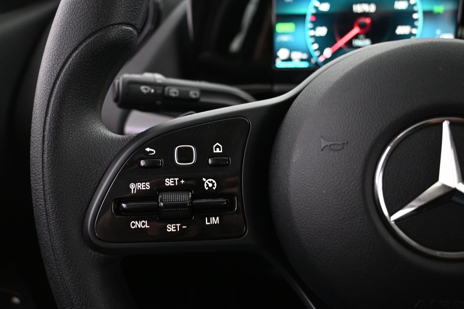 MERCEDES-BENZ B 2023