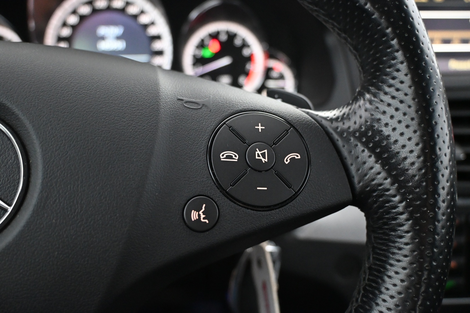 MERCEDES-BENZ E 2011