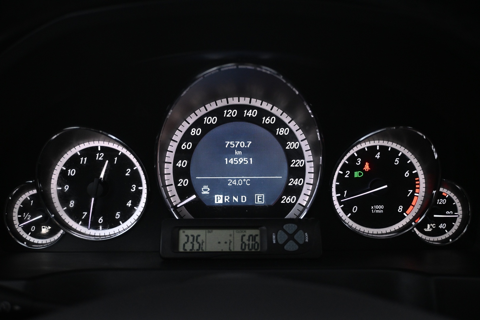 MERCEDES-BENZ E 2011