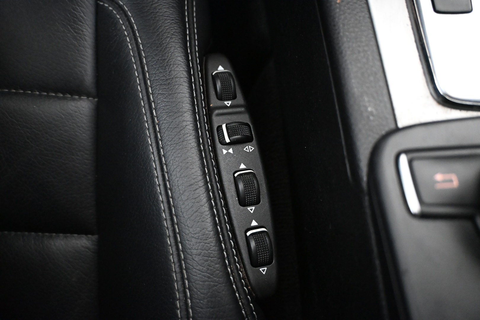 MERCEDES-BENZ E 2011