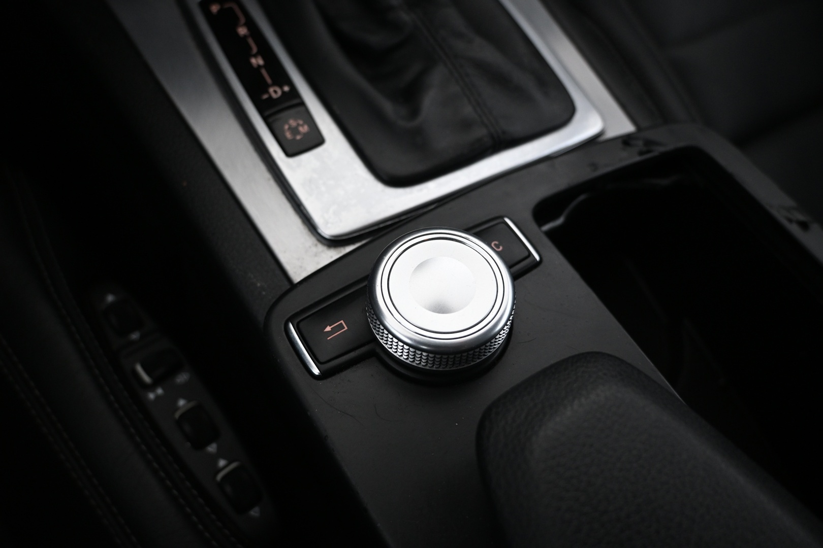 MERCEDES-BENZ E 2011