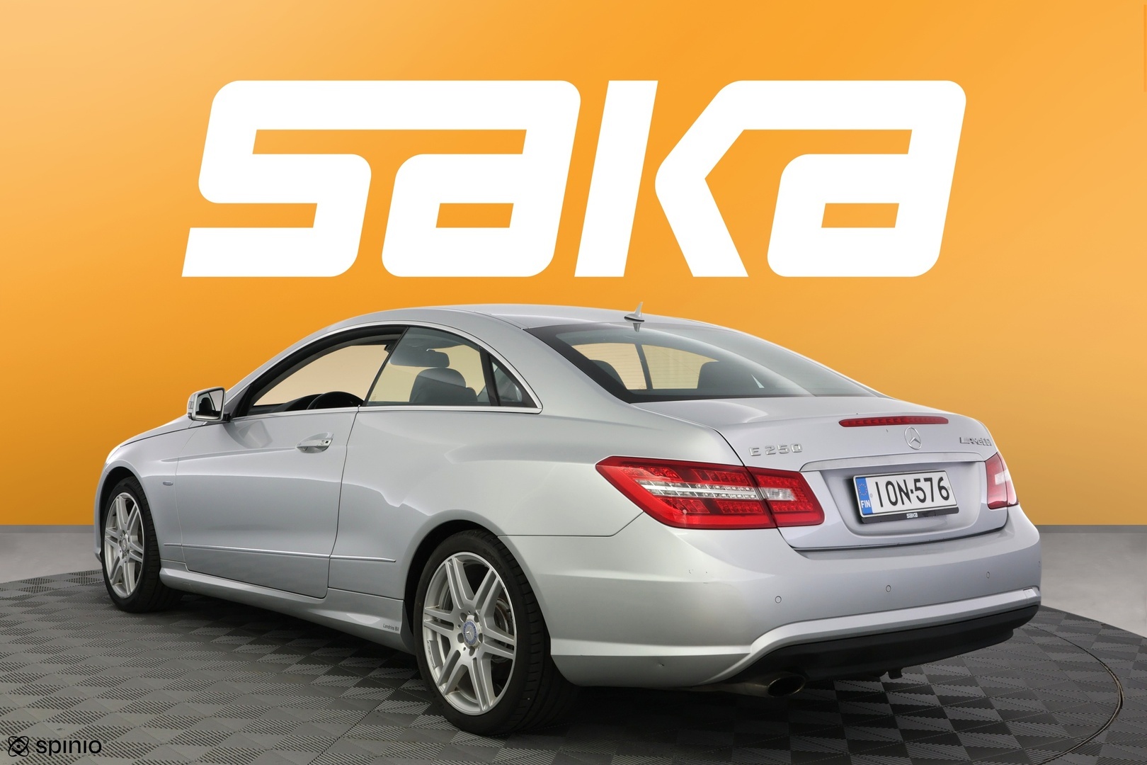 MERCEDES-BENZ E 2011