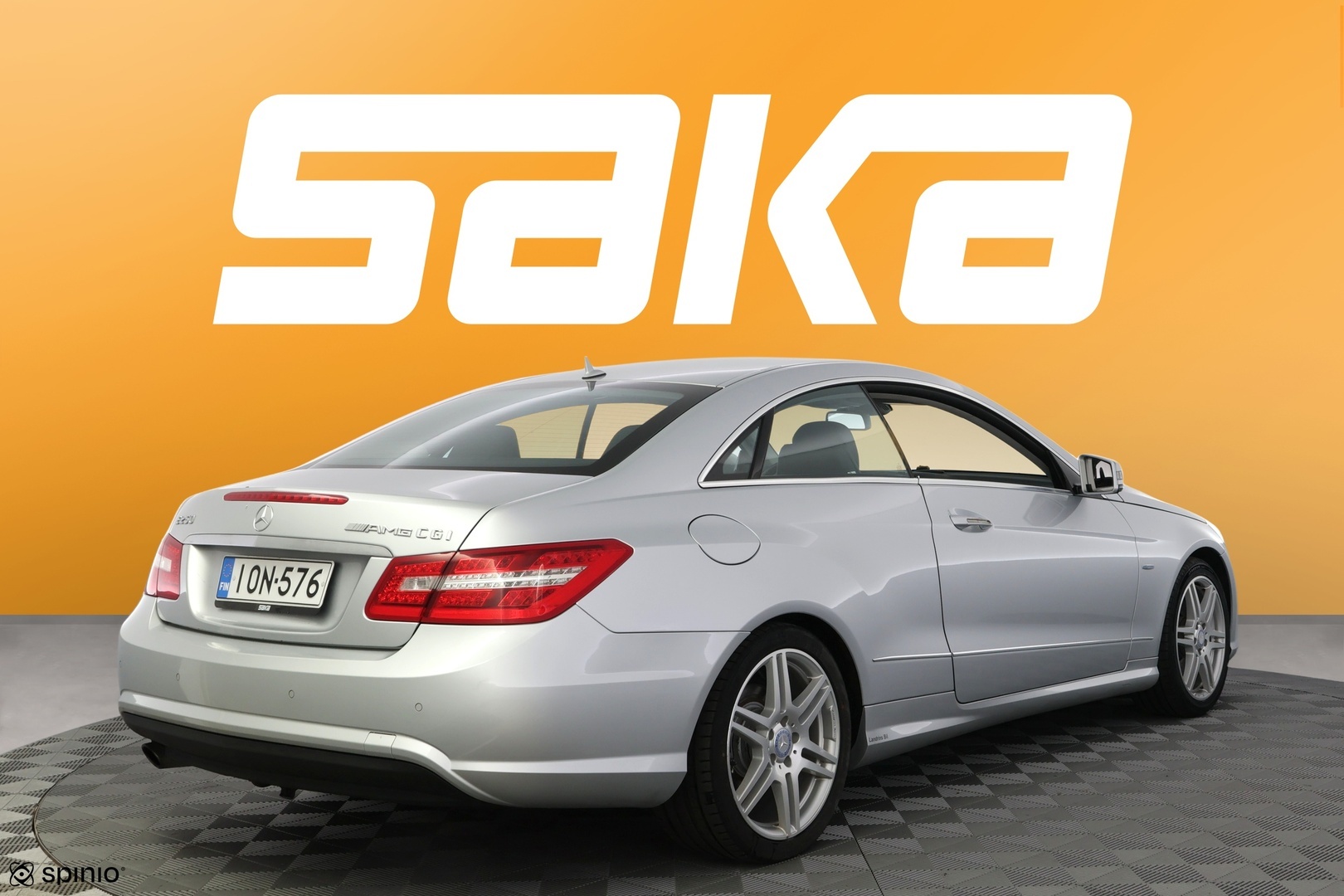 MERCEDES-BENZ E 2011