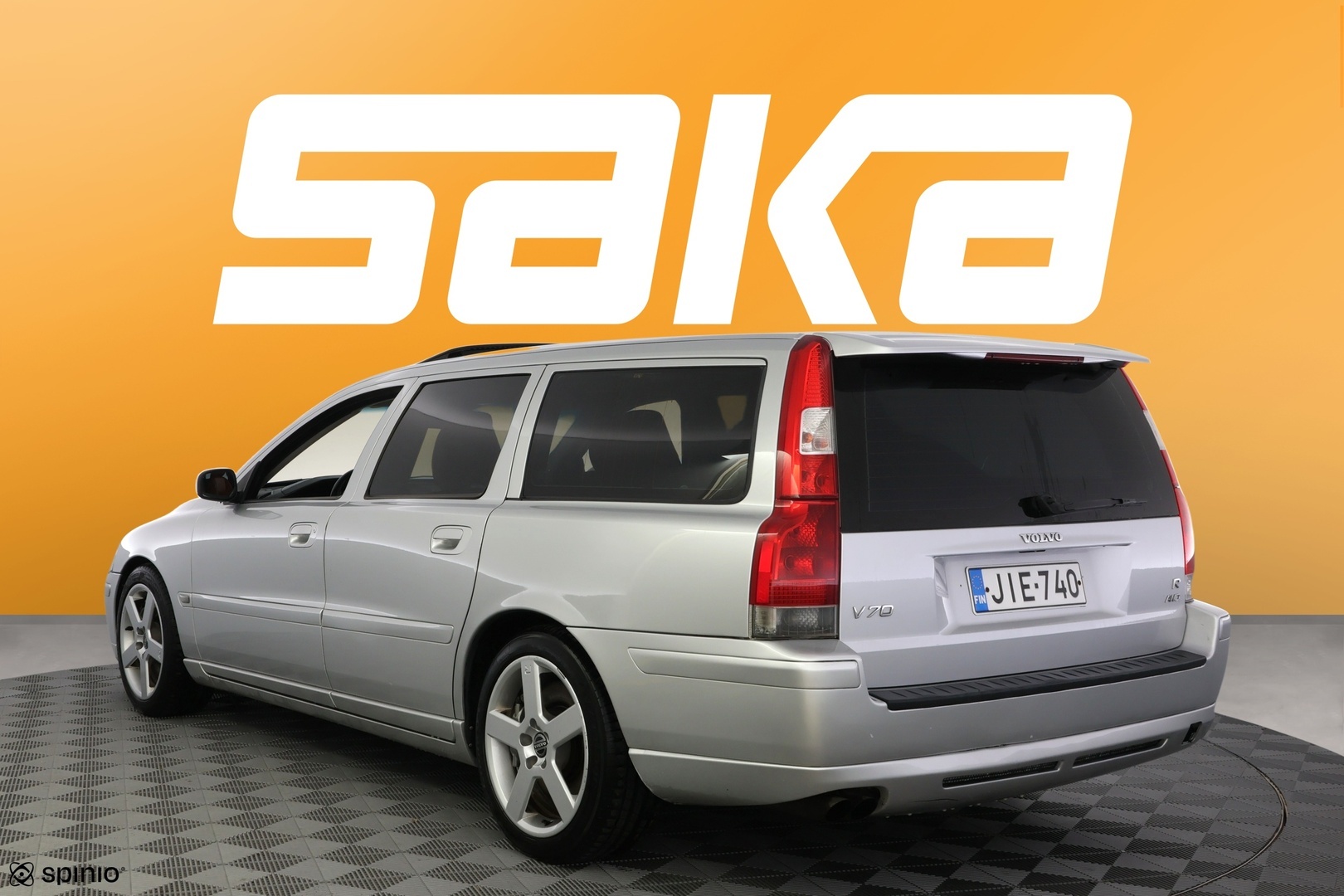 VOLVO V70 2004