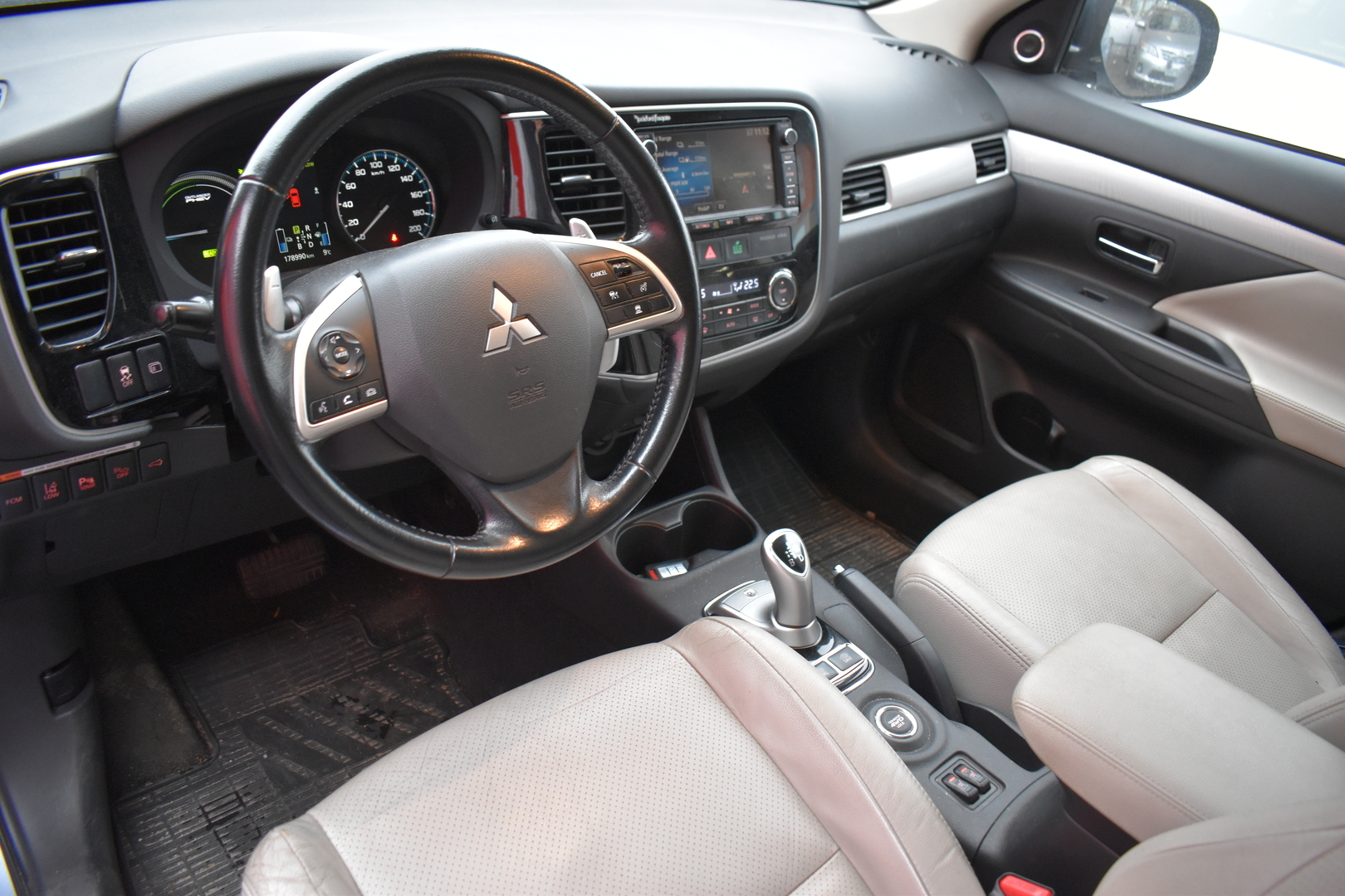 MITSUBISHI Outlander PHEV 2014