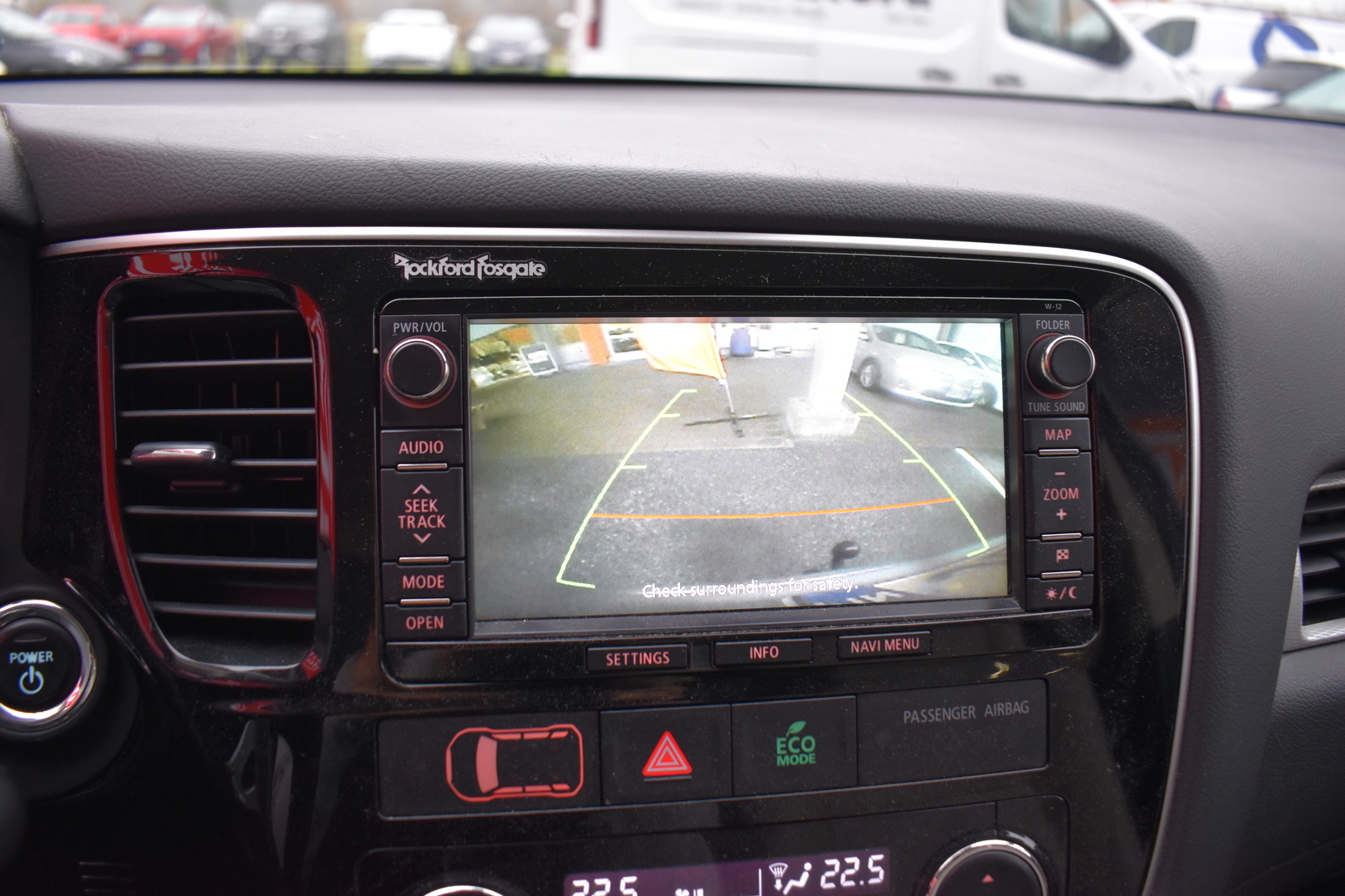 MITSUBISHI Outlander PHEV 2014