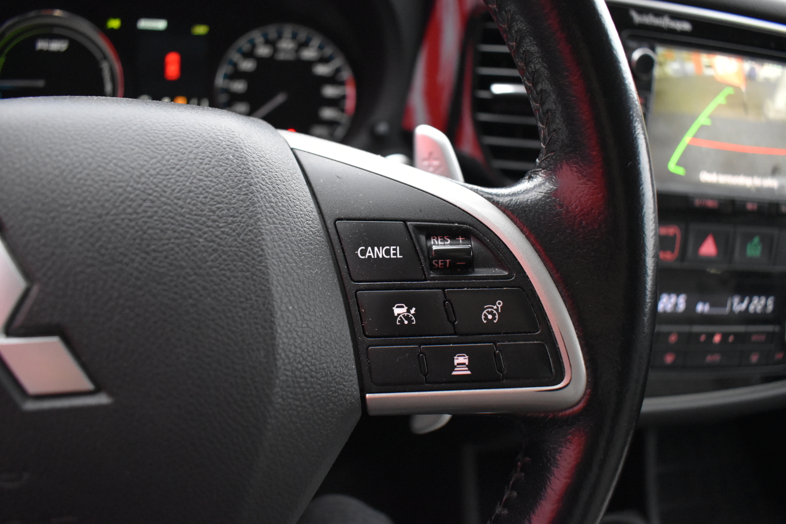 MITSUBISHI Outlander PHEV 2014