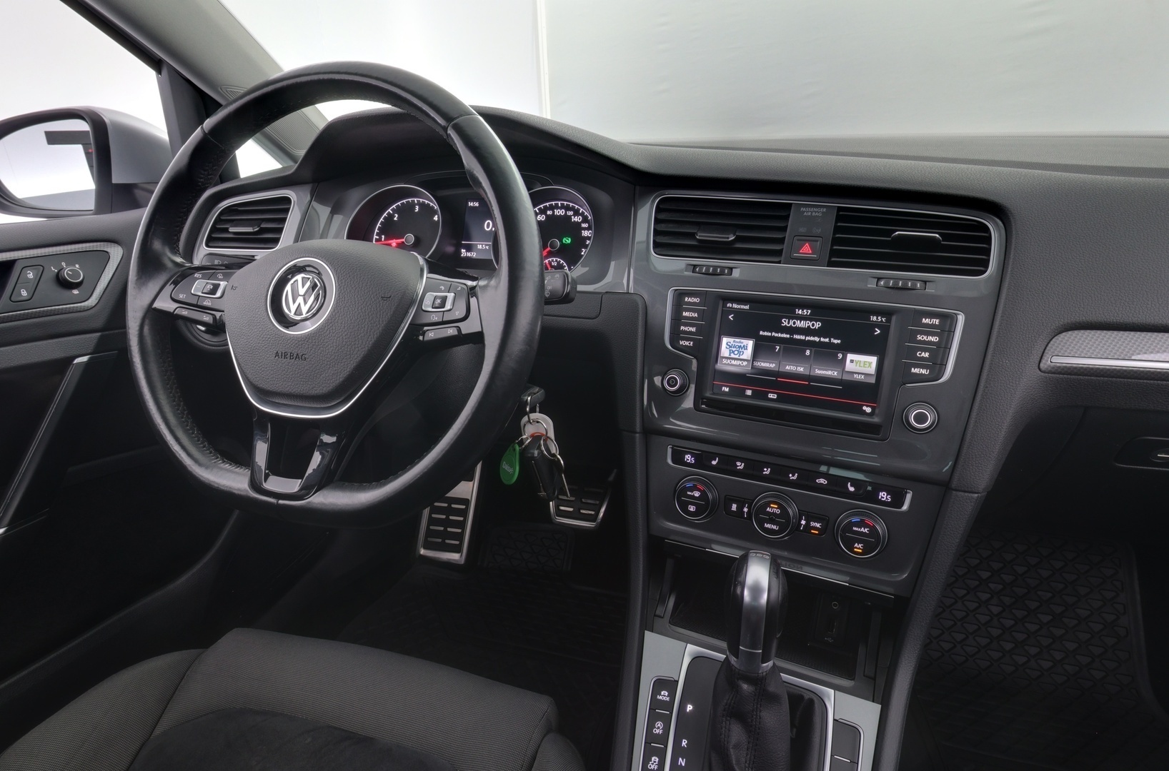 VOLKSWAGEN Golf 2016