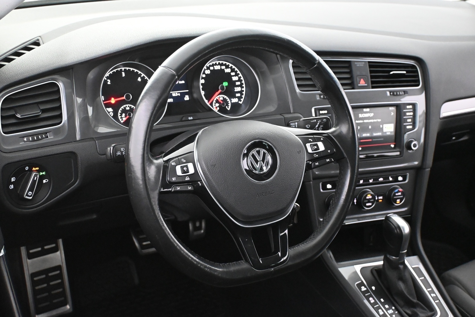 VOLKSWAGEN Golf 2016