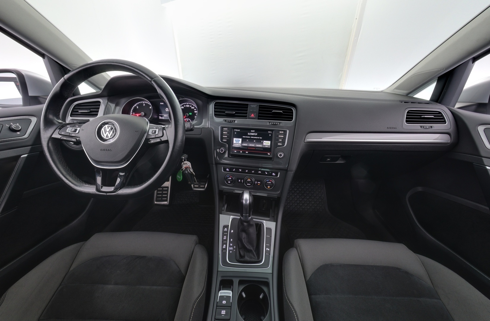 VOLKSWAGEN Golf 2016