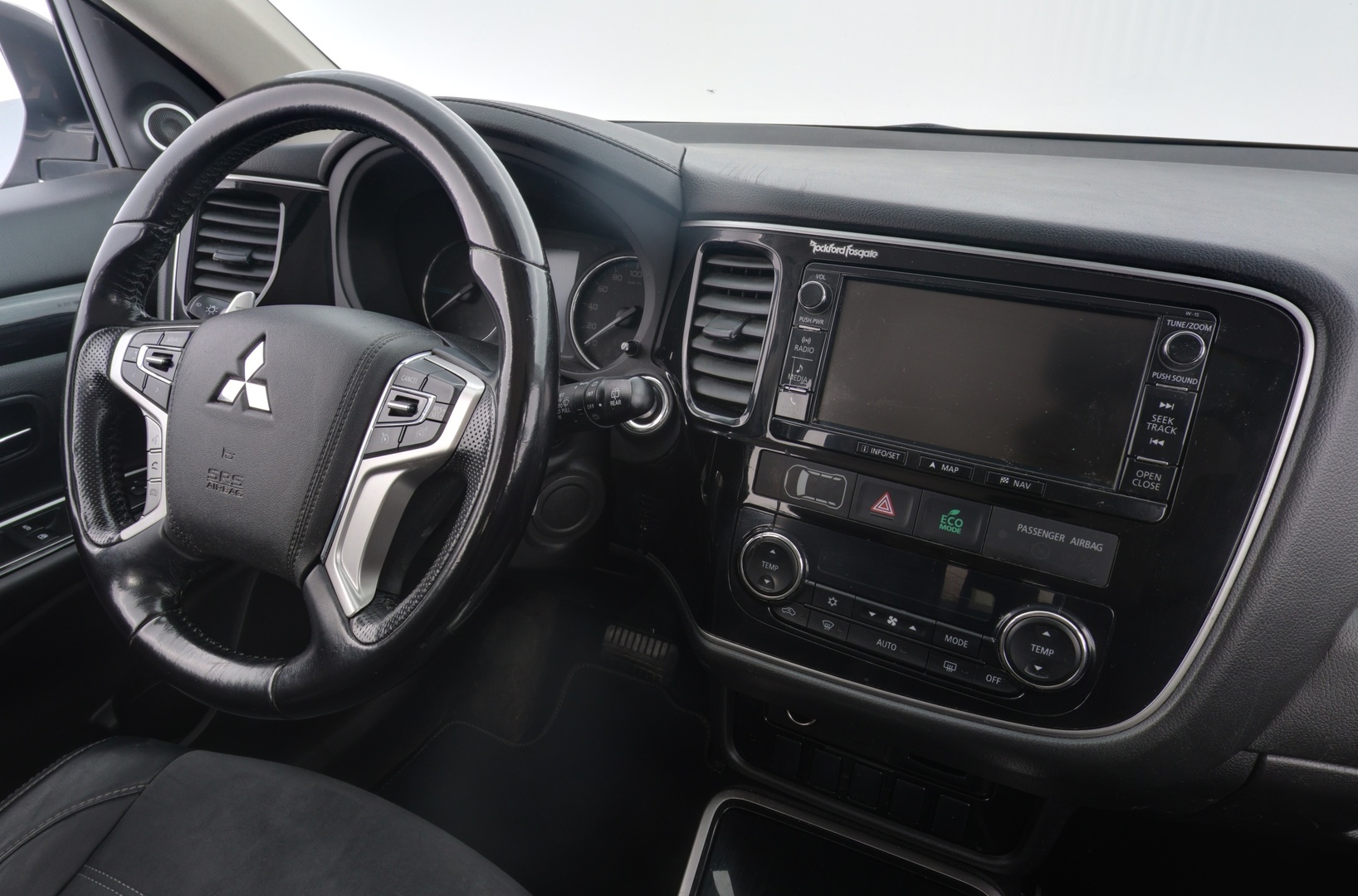 MITSUBISHI OUTLANDER PHEV 2016