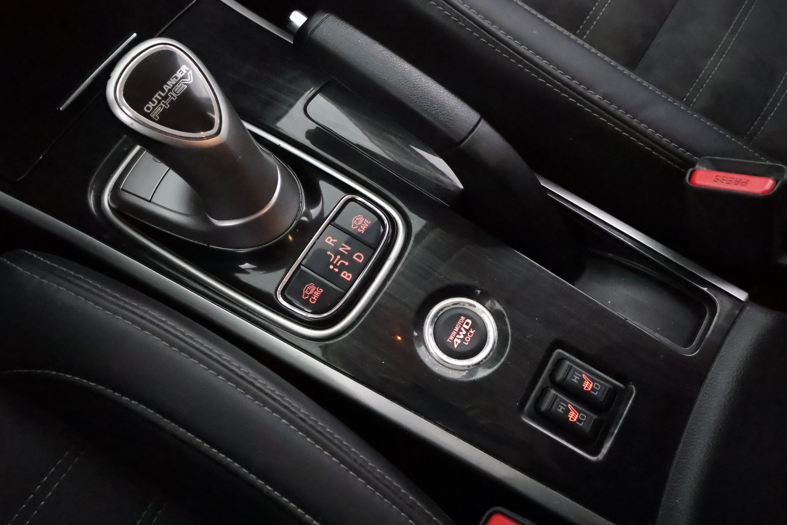 MITSUBISHI OUTLANDER PHEV 2016