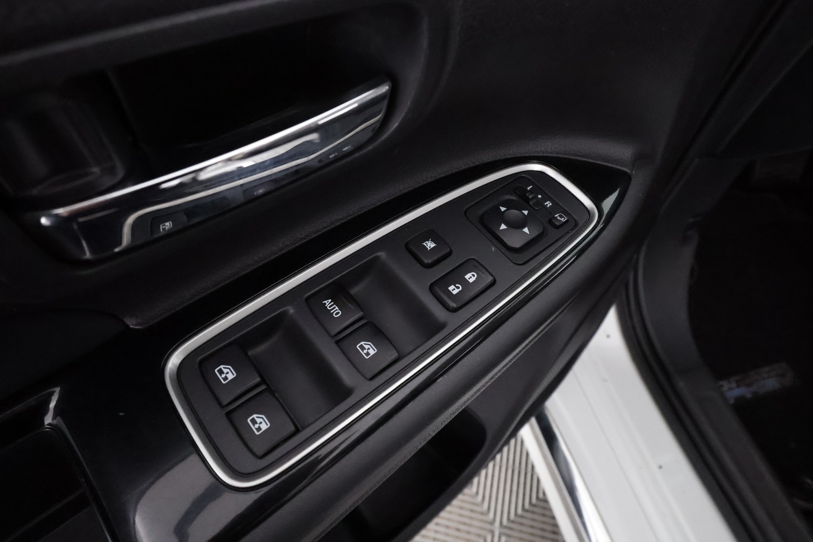 MITSUBISHI OUTLANDER PHEV 2016