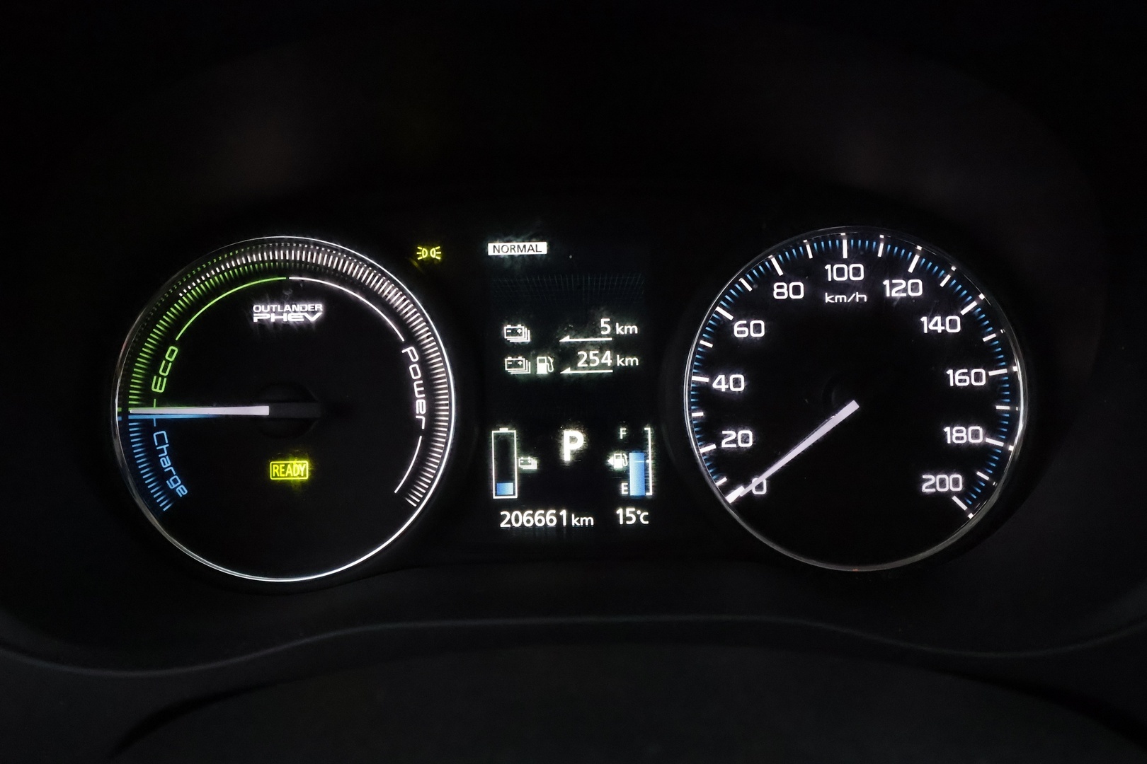 MITSUBISHI OUTLANDER PHEV 2016