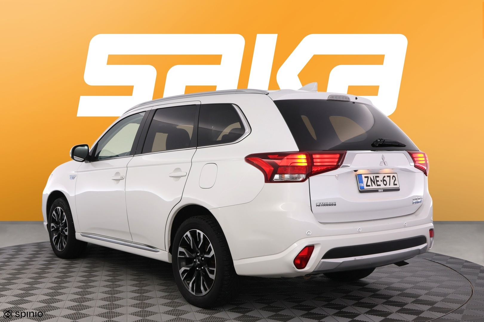 MITSUBISHI OUTLANDER PHEV 2016