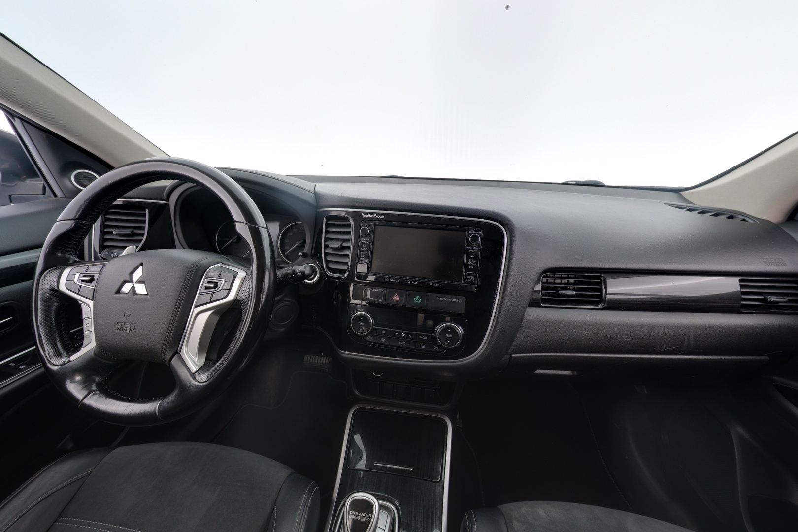 MITSUBISHI OUTLANDER PHEV 2016