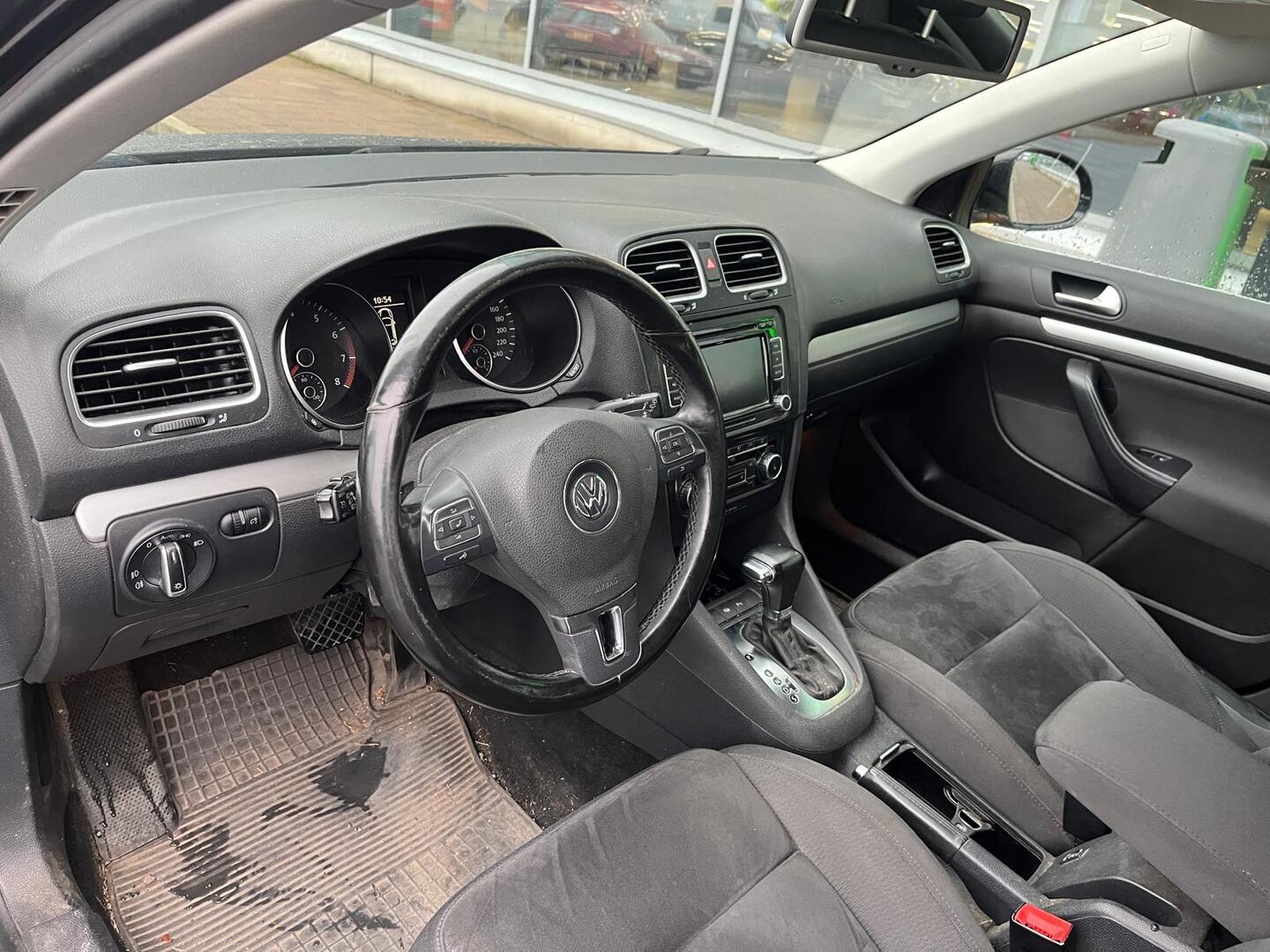 VOLKSWAGEN Golf 2010