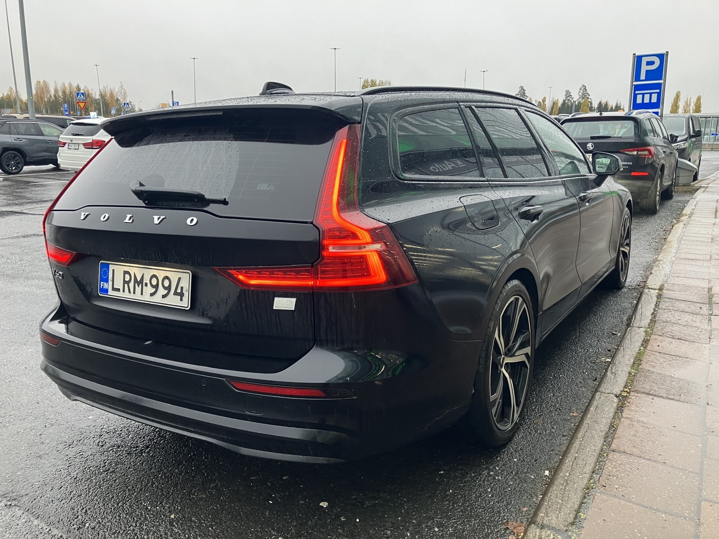 VOLVO V60 2023