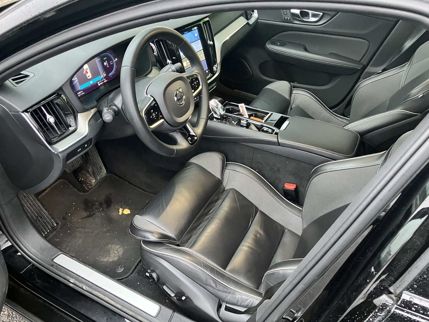 VOLVO V60 2023