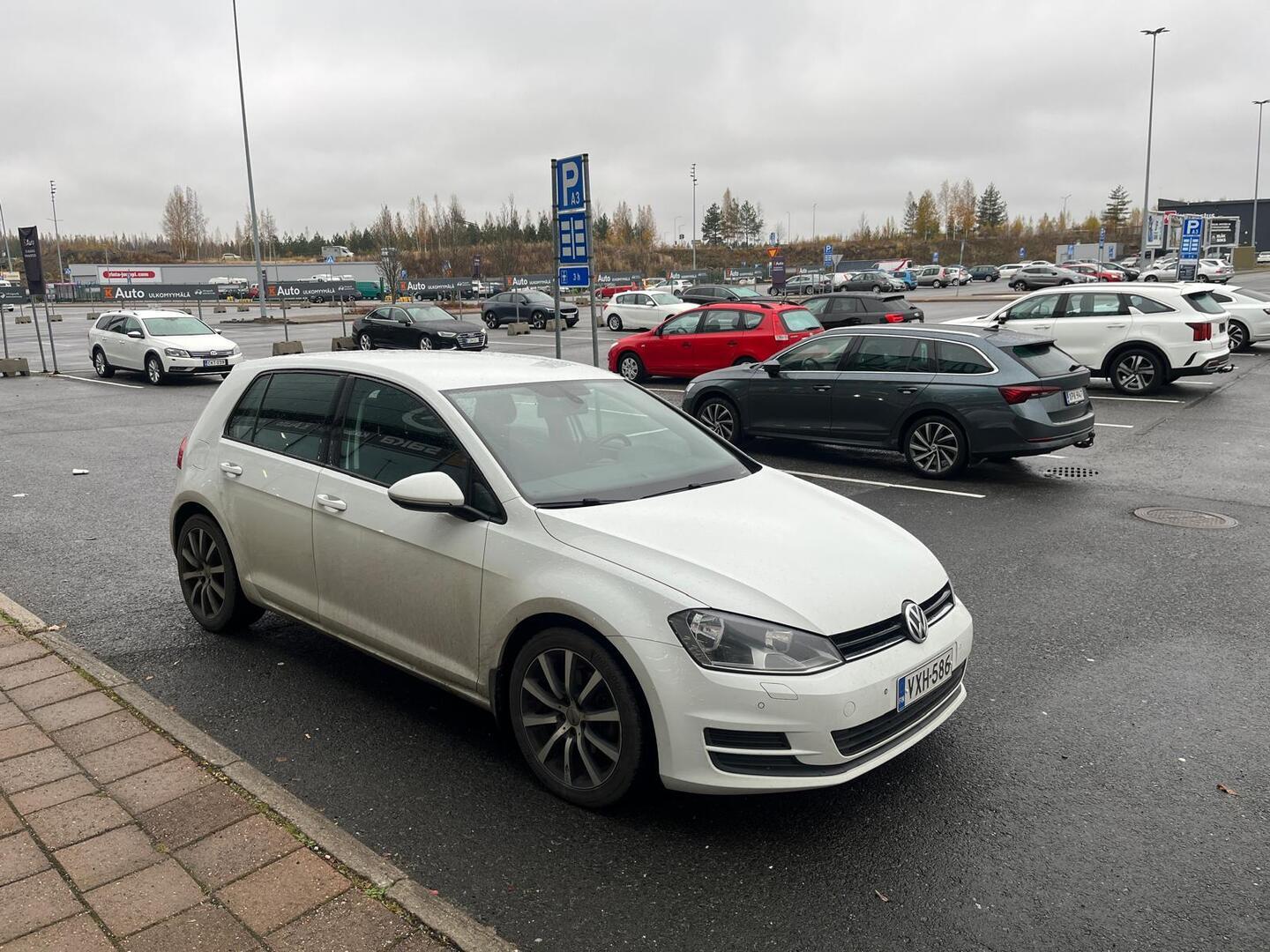 VOLKSWAGEN Golf 2014