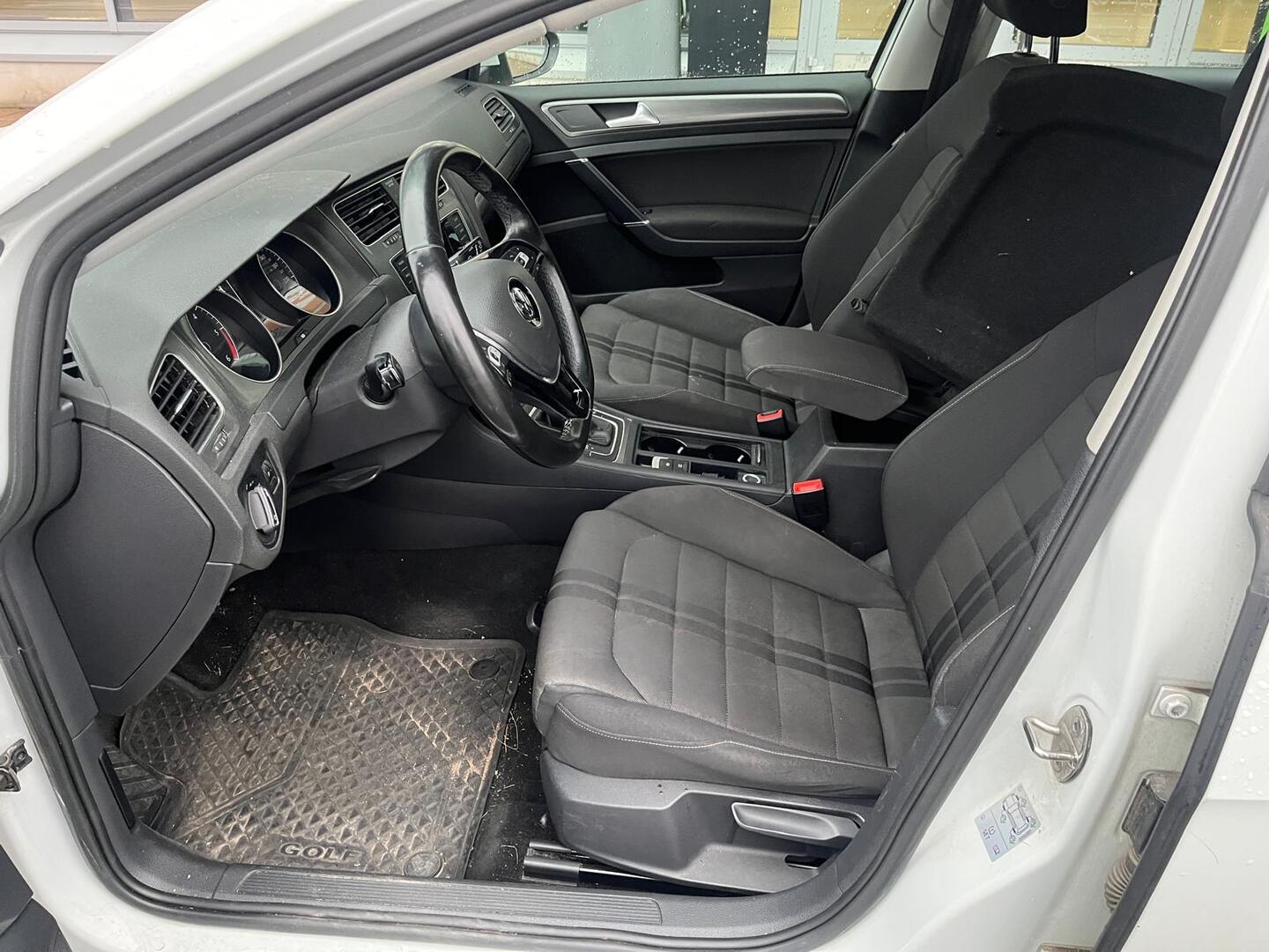 VOLKSWAGEN Golf 2014