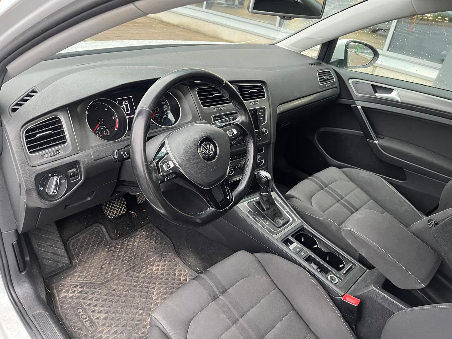 VOLKSWAGEN Golf 2014