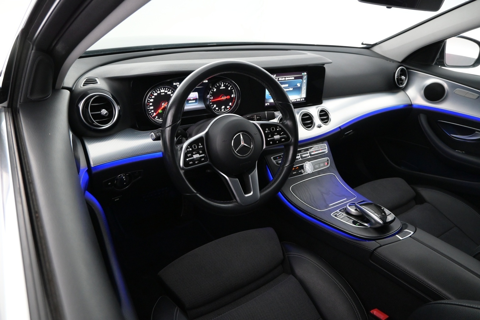 MERCEDES-BENZ E 2019