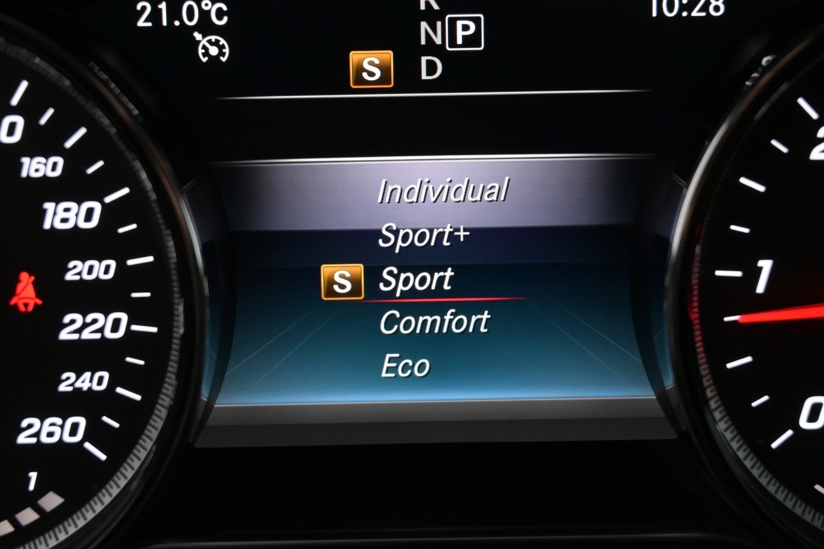 MERCEDES-BENZ E 2019