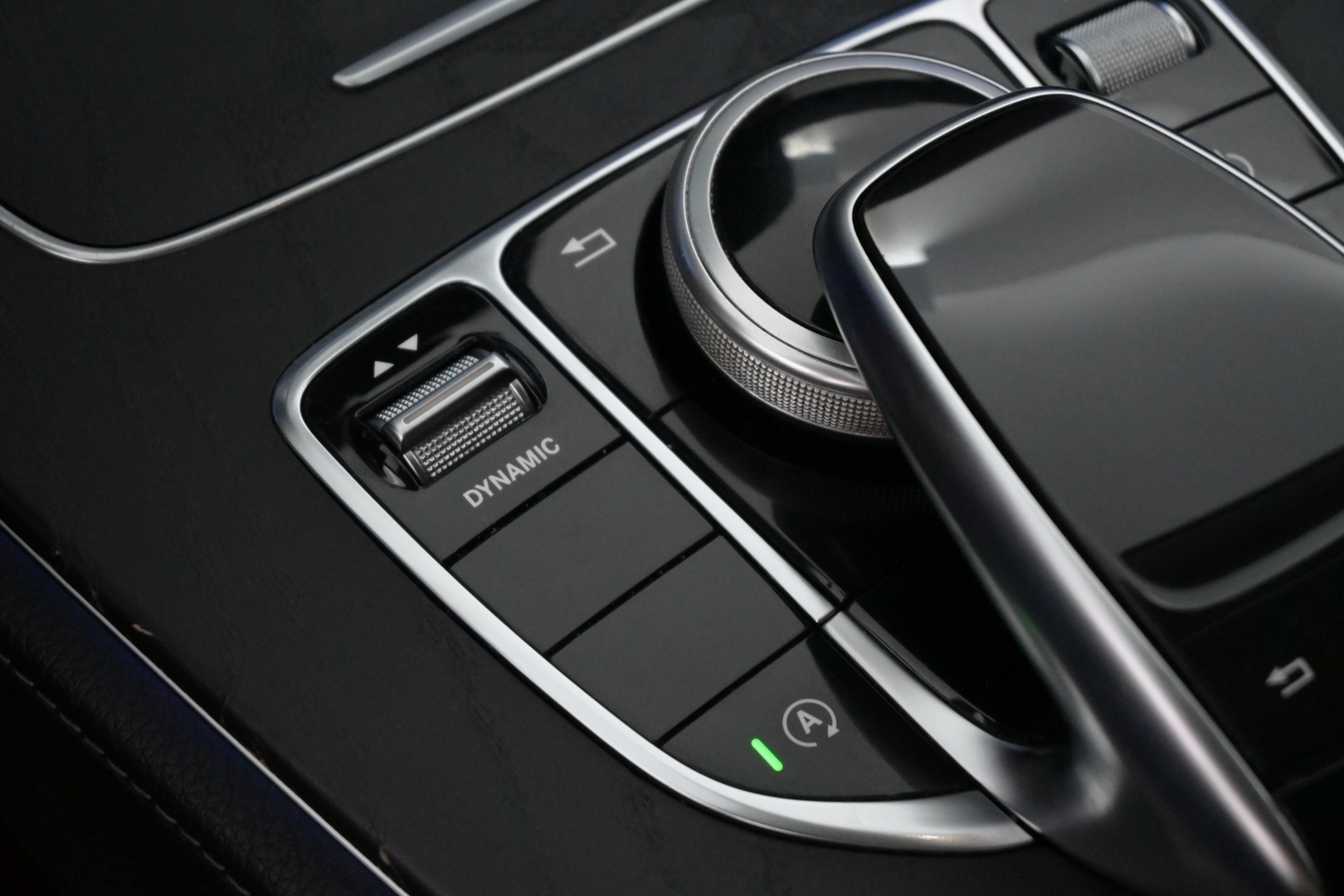 MERCEDES-BENZ E 2019