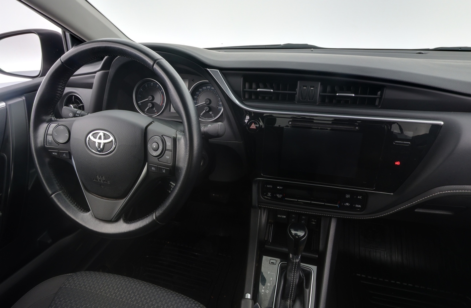TOYOTA Corolla 2018