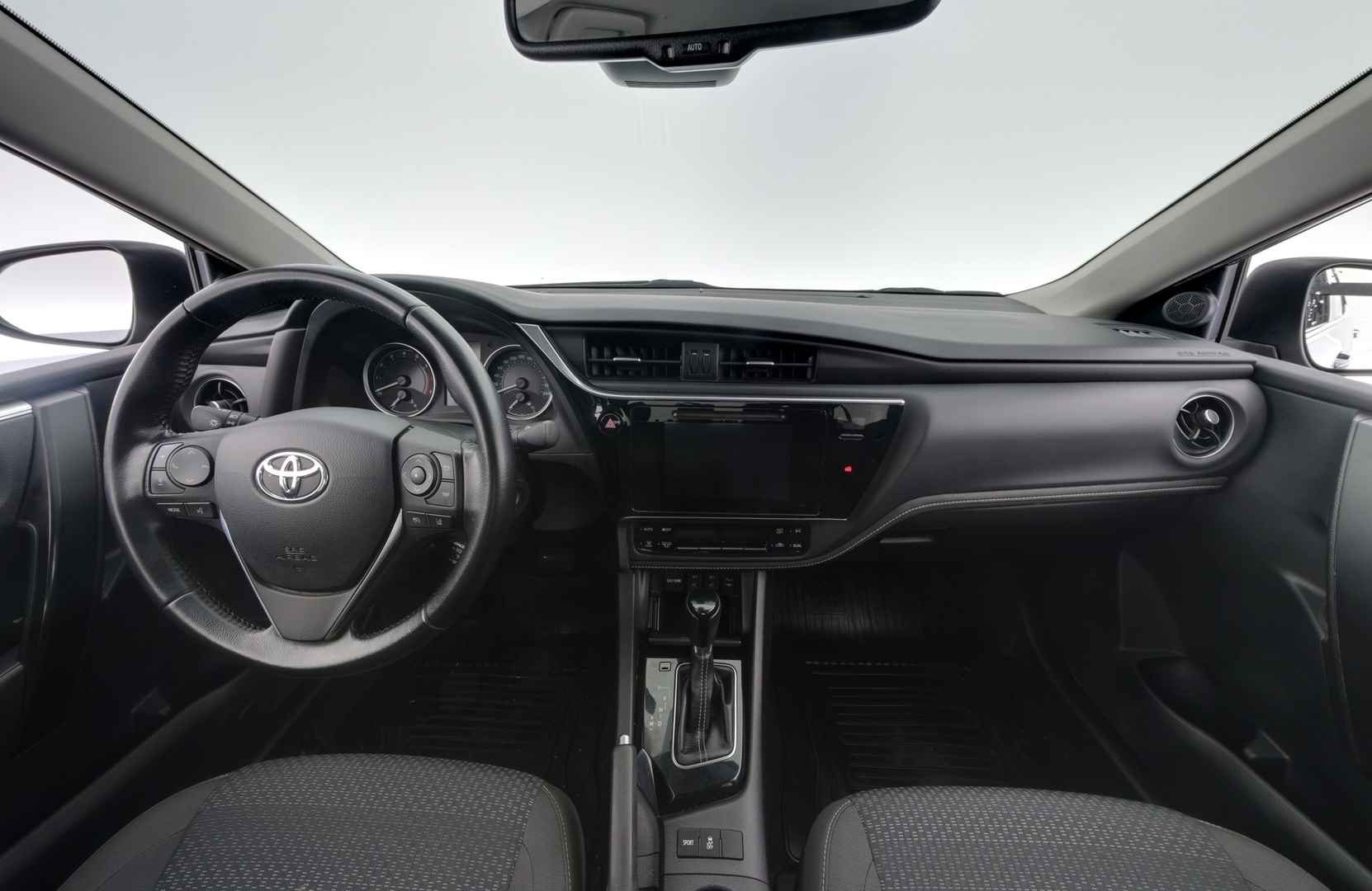 TOYOTA Corolla 2018