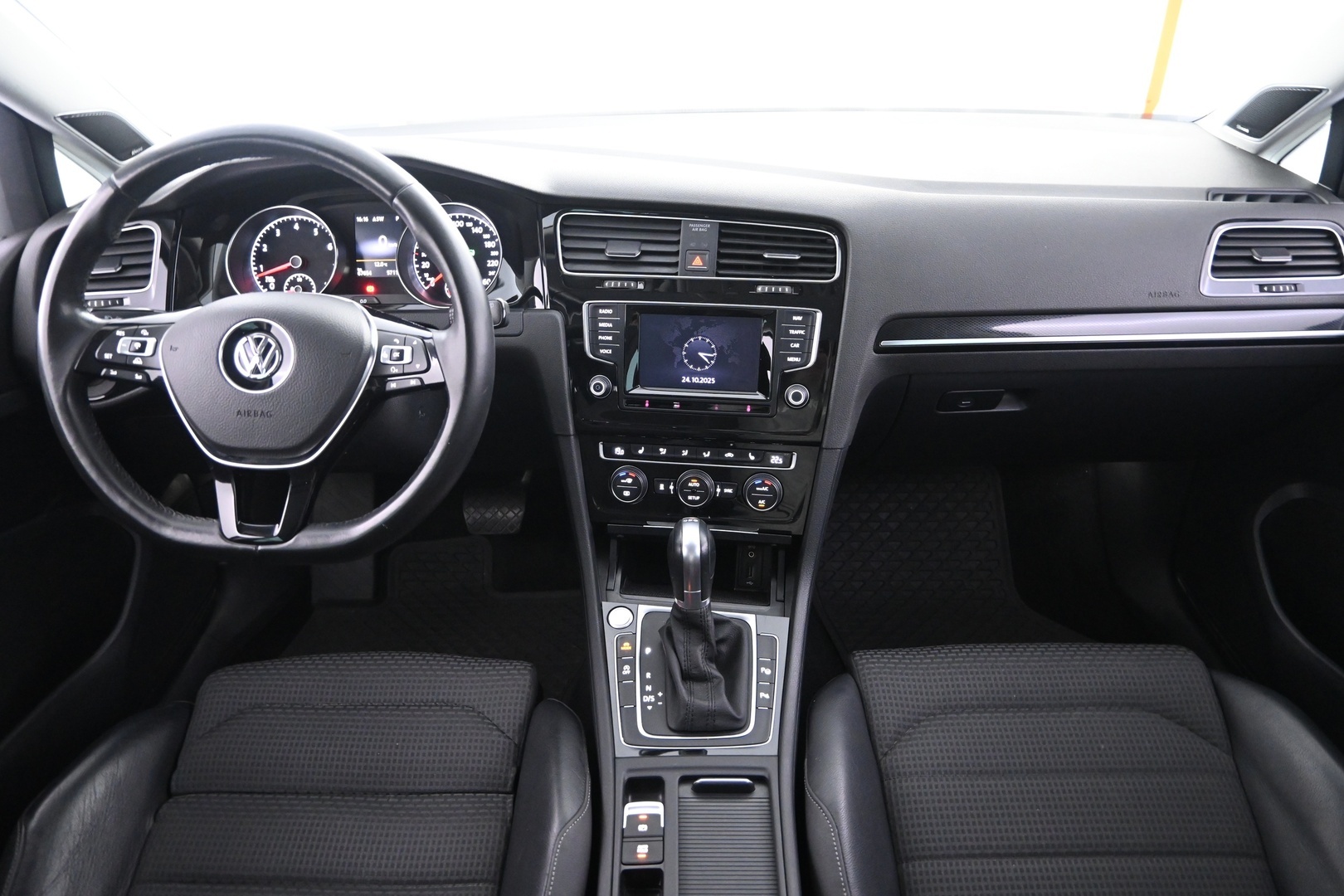 VOLKSWAGEN Golf 2014