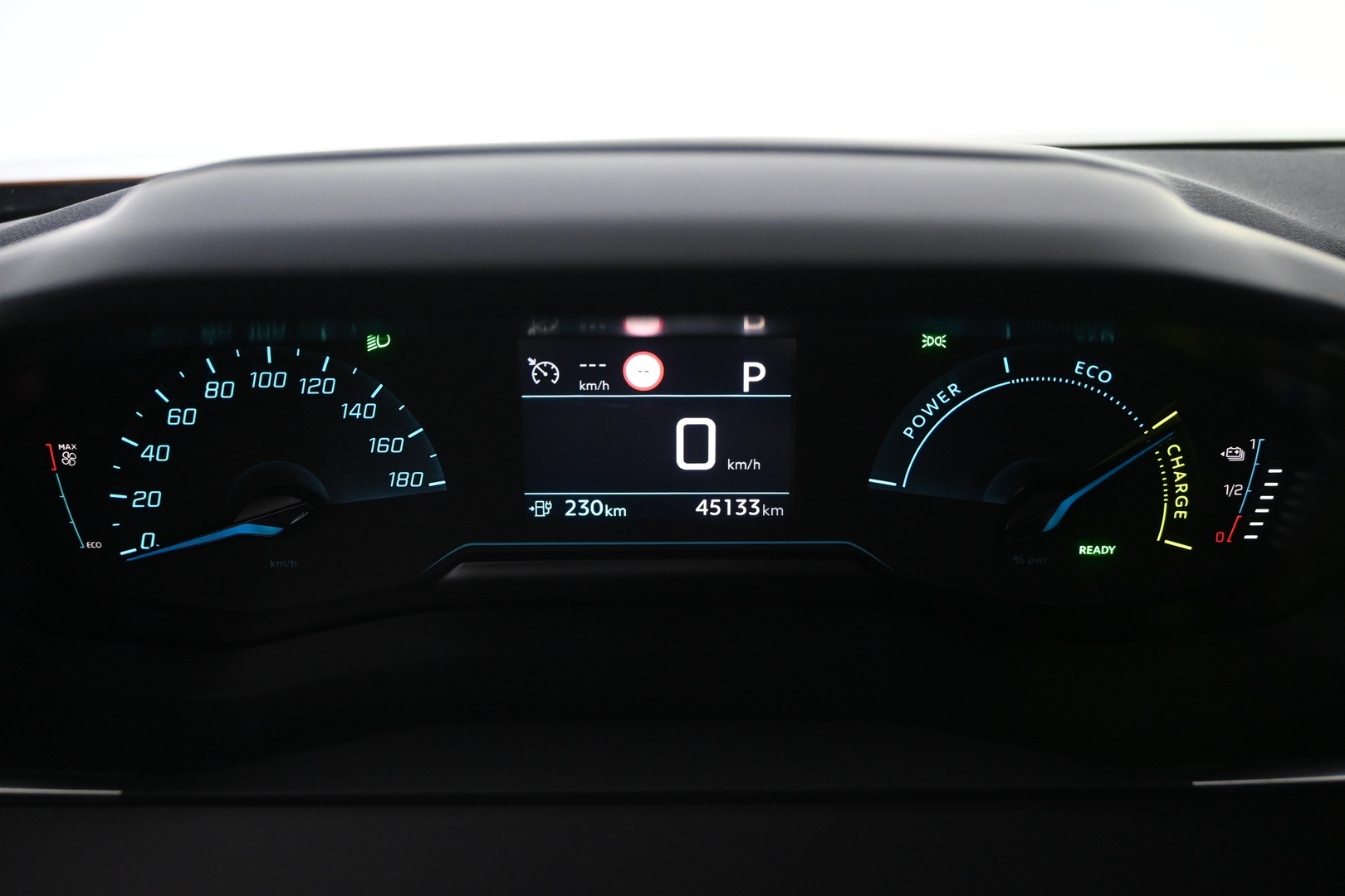 PEUGEOT e-2008 2023