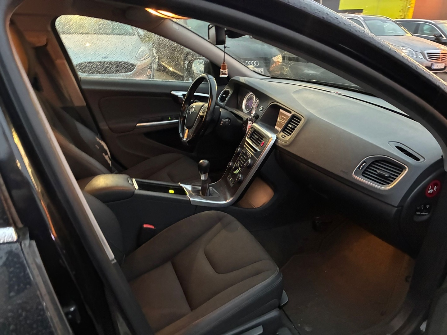 VOLVO V60 2012