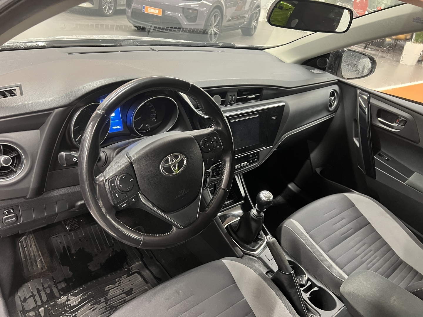 TOYOTA Auris 2016