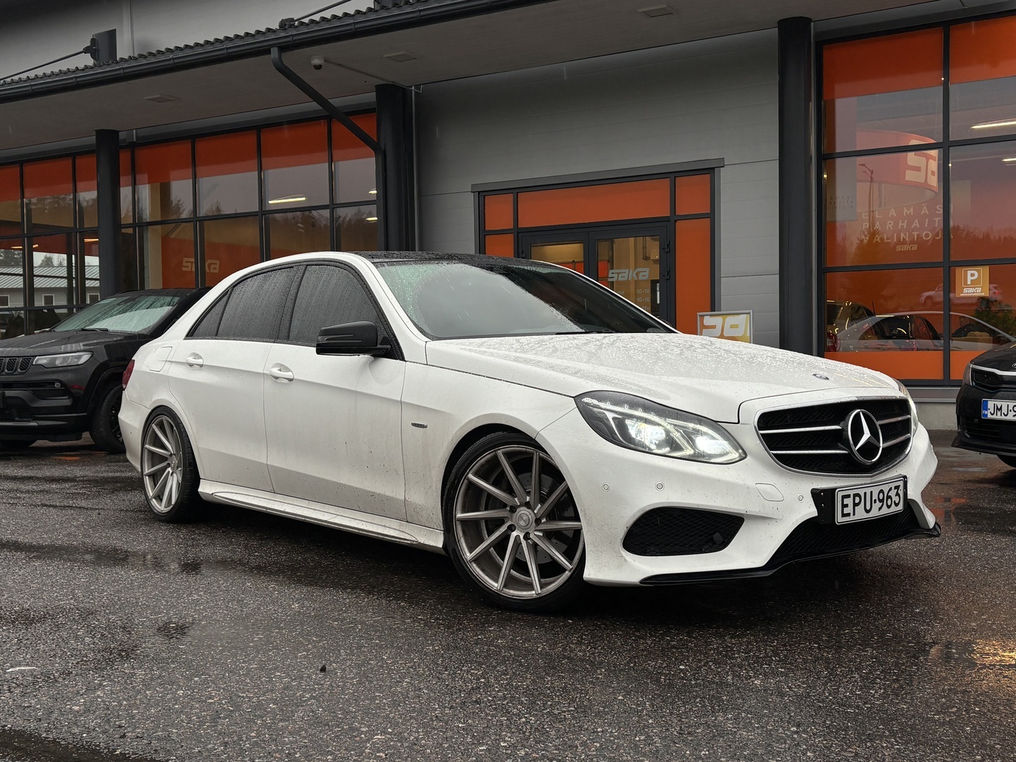 MERCEDES-BENZ E 2016