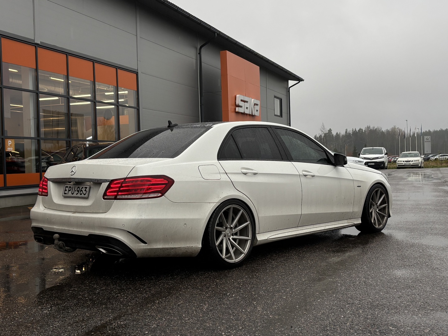 MERCEDES-BENZ E 2016