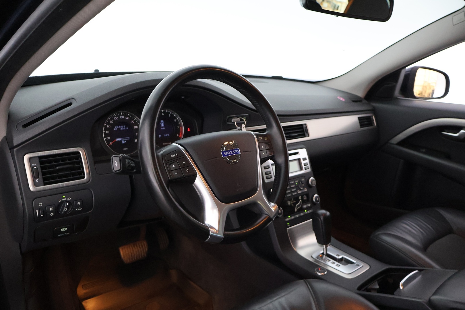 VOLVO V70 2010