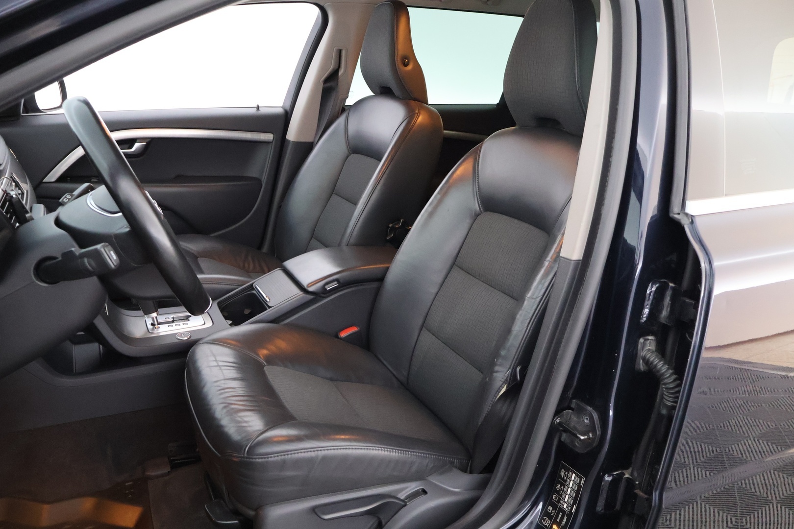 VOLVO V70 2010