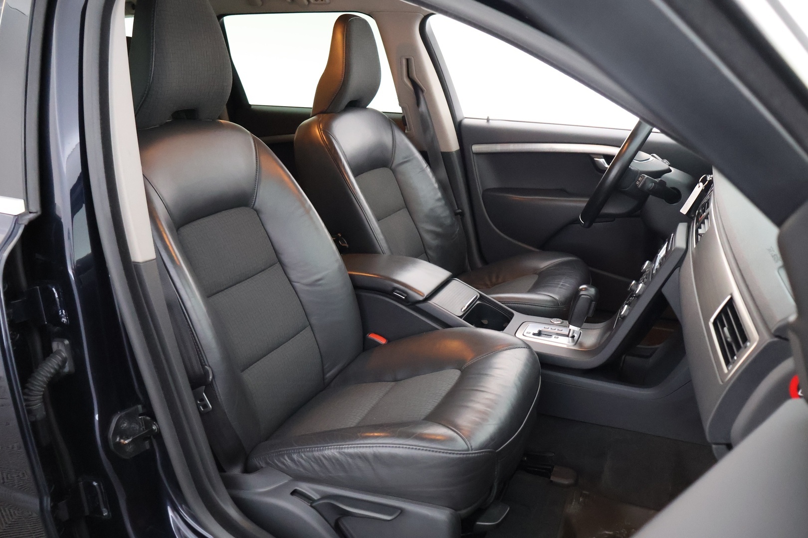 VOLVO V70 2010