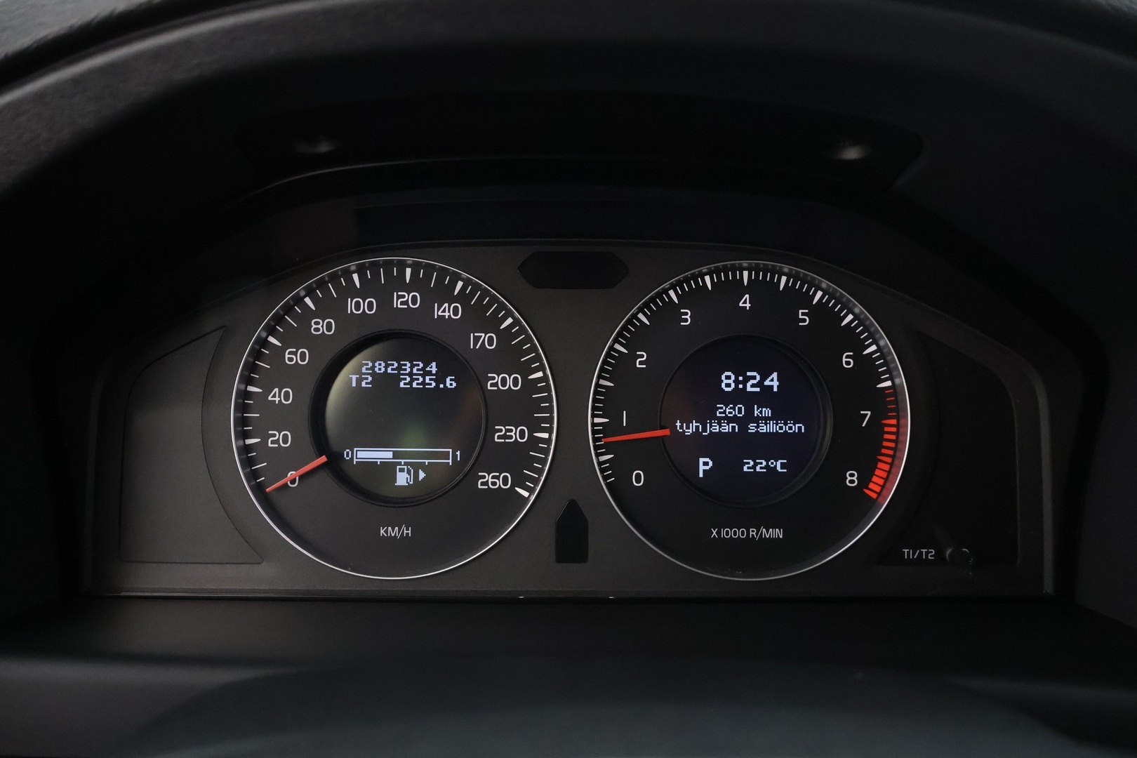 VOLVO V70 2010