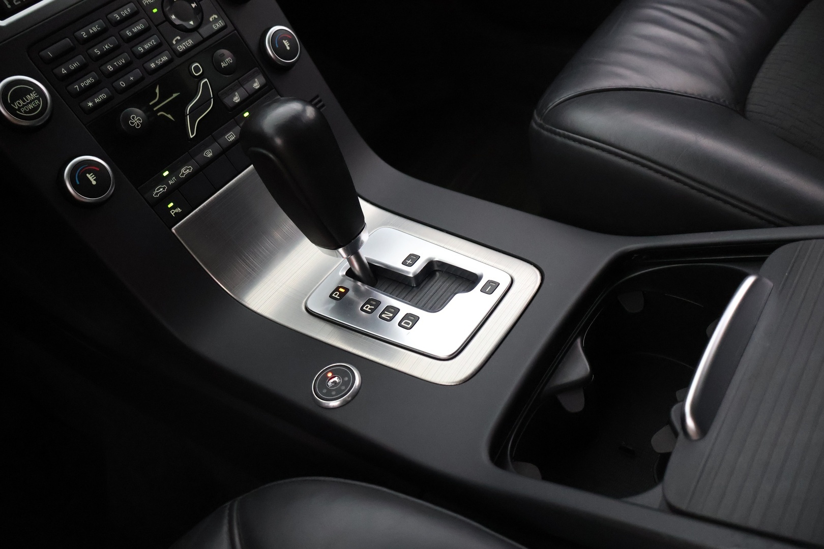 VOLVO V70 2010