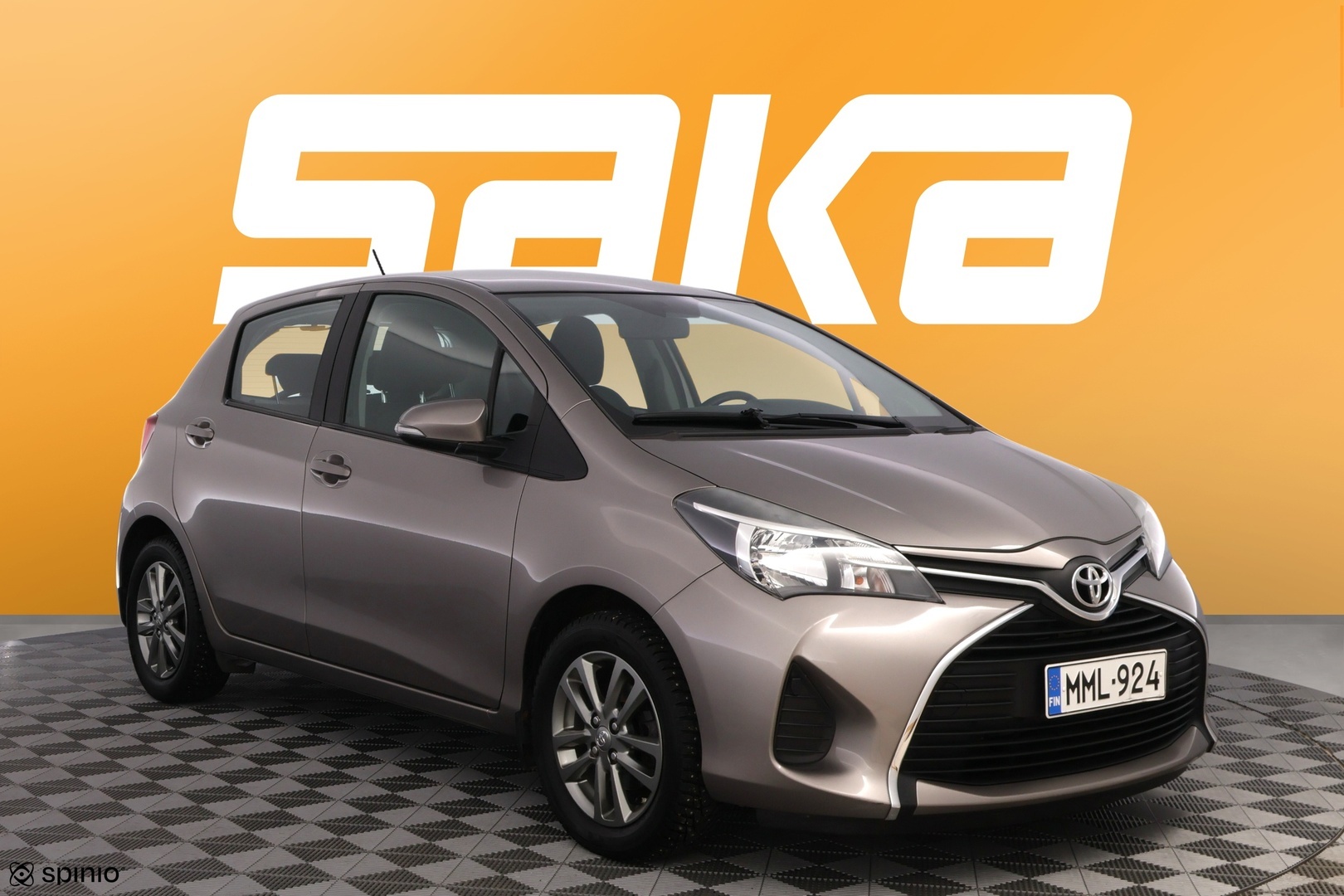 TOYOTA Yaris 2015