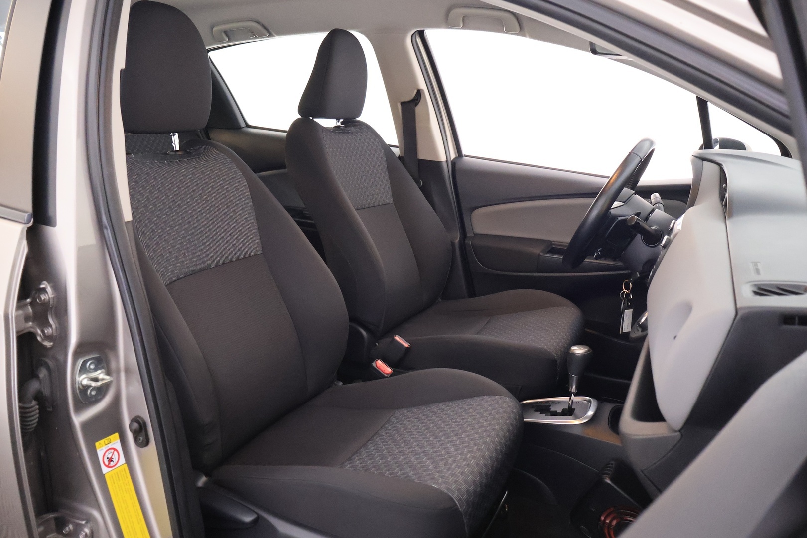 TOYOTA Yaris 2015