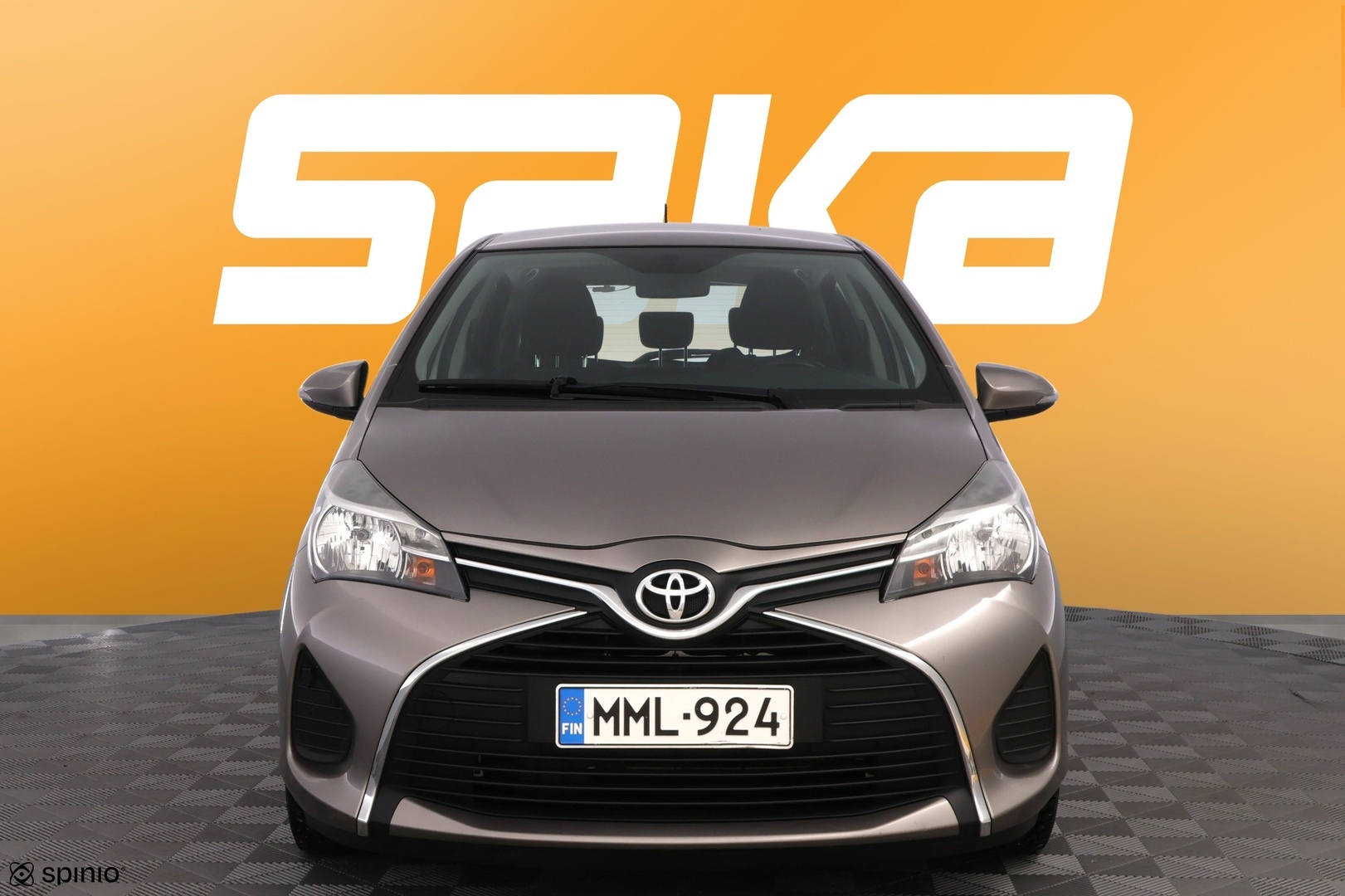 TOYOTA Yaris 2015
