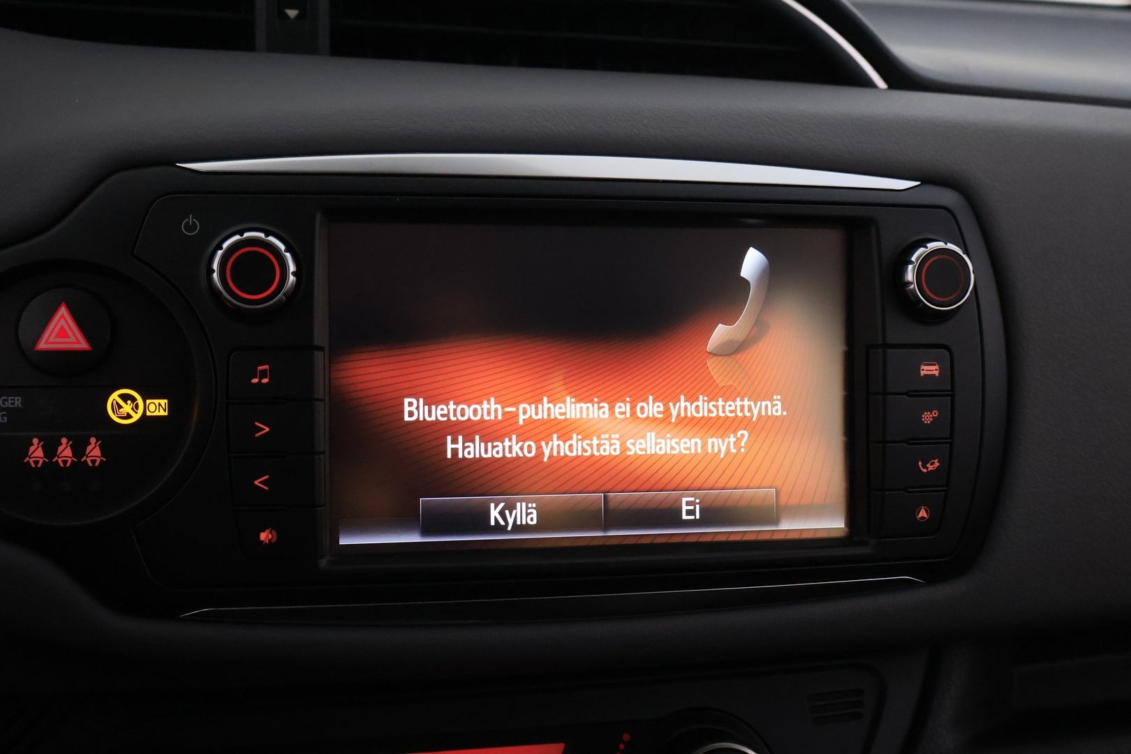 TOYOTA Yaris 2015